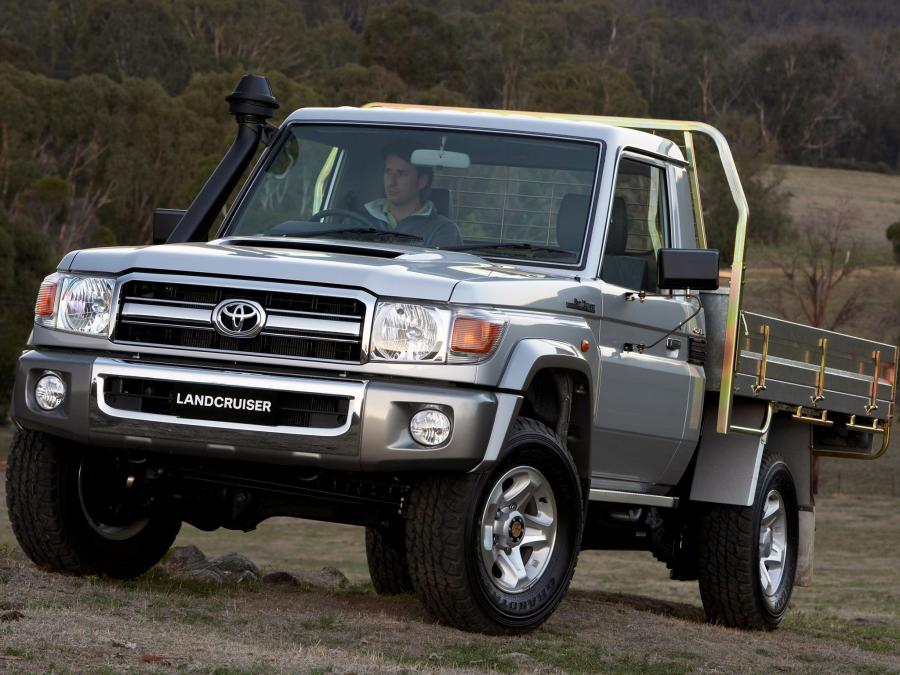  Toyota Land Cruiser 70 Cab Chassis GXL 2007 года  (фото 2 из 13)